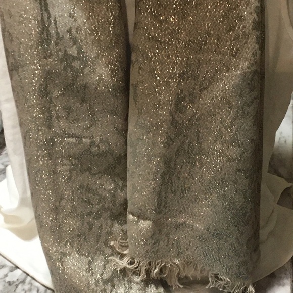 Elegant Silver Glitter Scarf Lord & Taylor - Picture 4 of 5